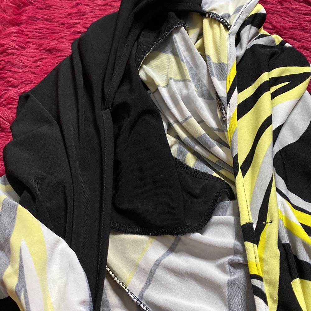 Grey, yellow, and black blouse - Picture 14 of 14